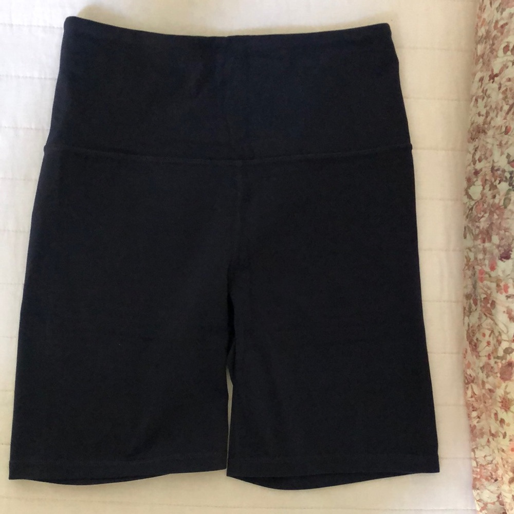 Athleta 7” high rise bike shorts. Size small.